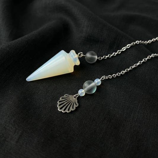 Pendule de sorcière des mers en opalite, verre de sirène