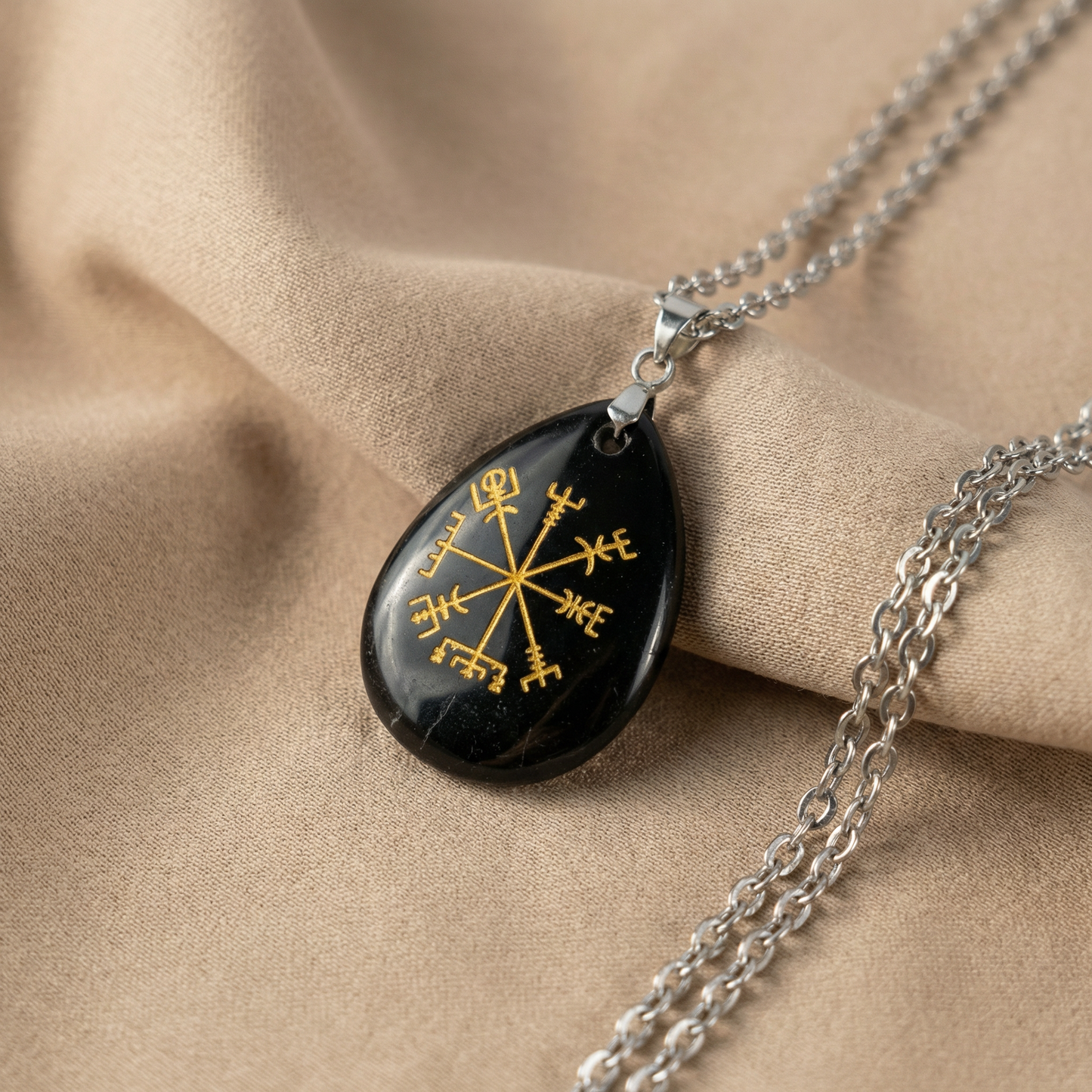 Vegvisir Viking compass amulet necklace, onyx Baguette Magick