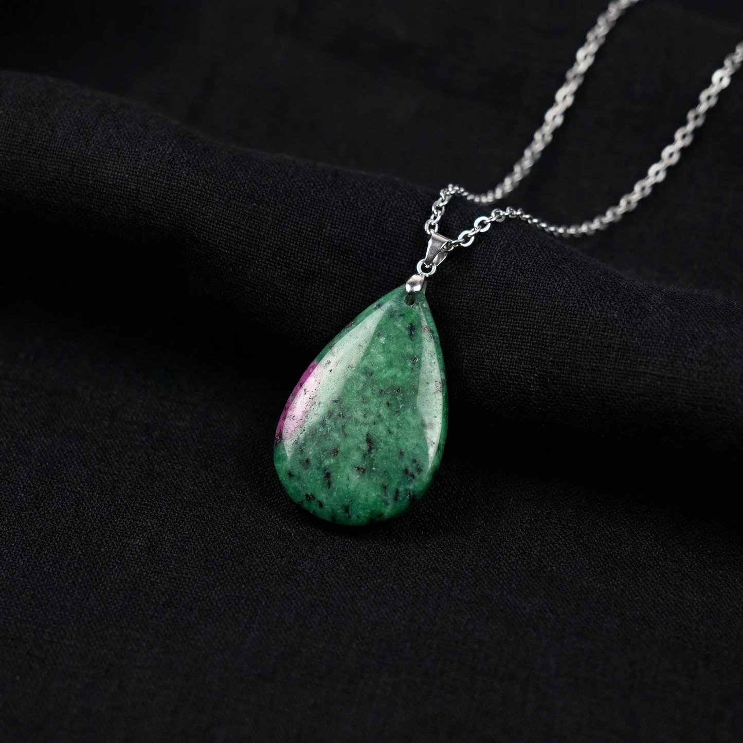 Collier pendentif en rubis et zoïsite et anyolite