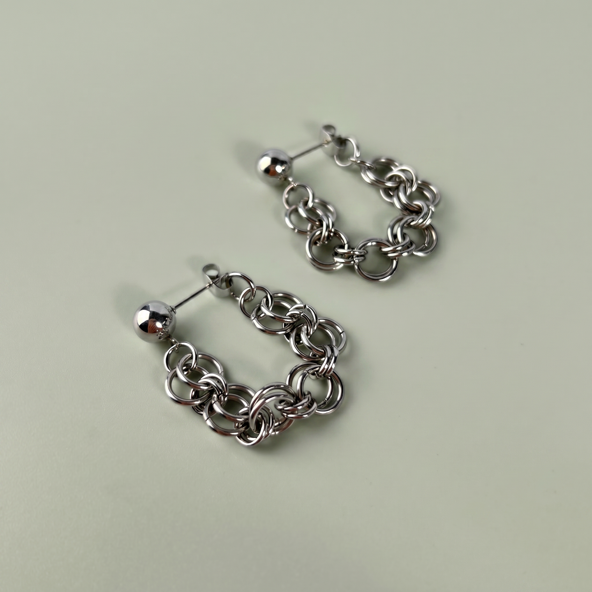Chainmail gothic stud earrings Baguette Magick