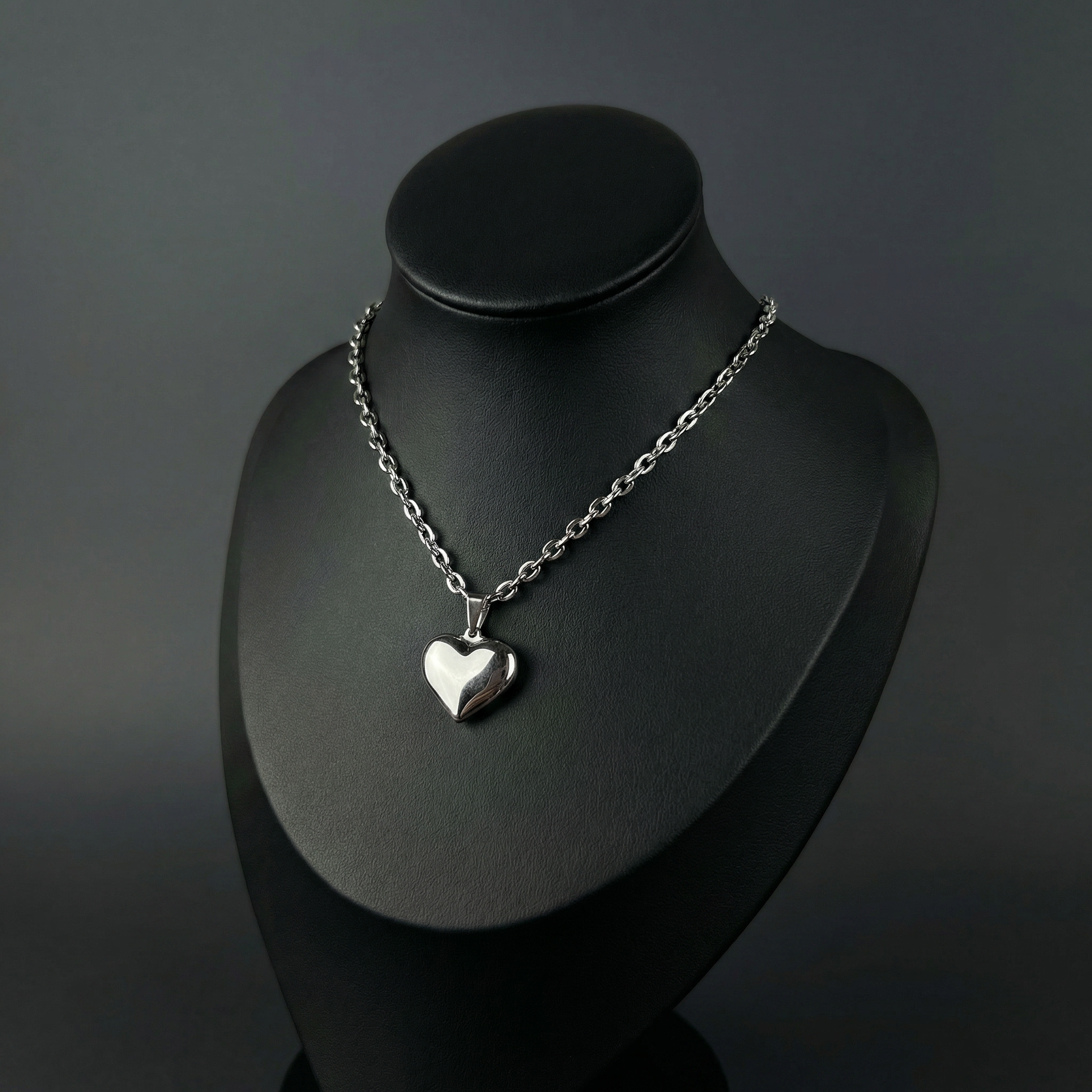 Puffy heart gothic necklace Baguette Magick