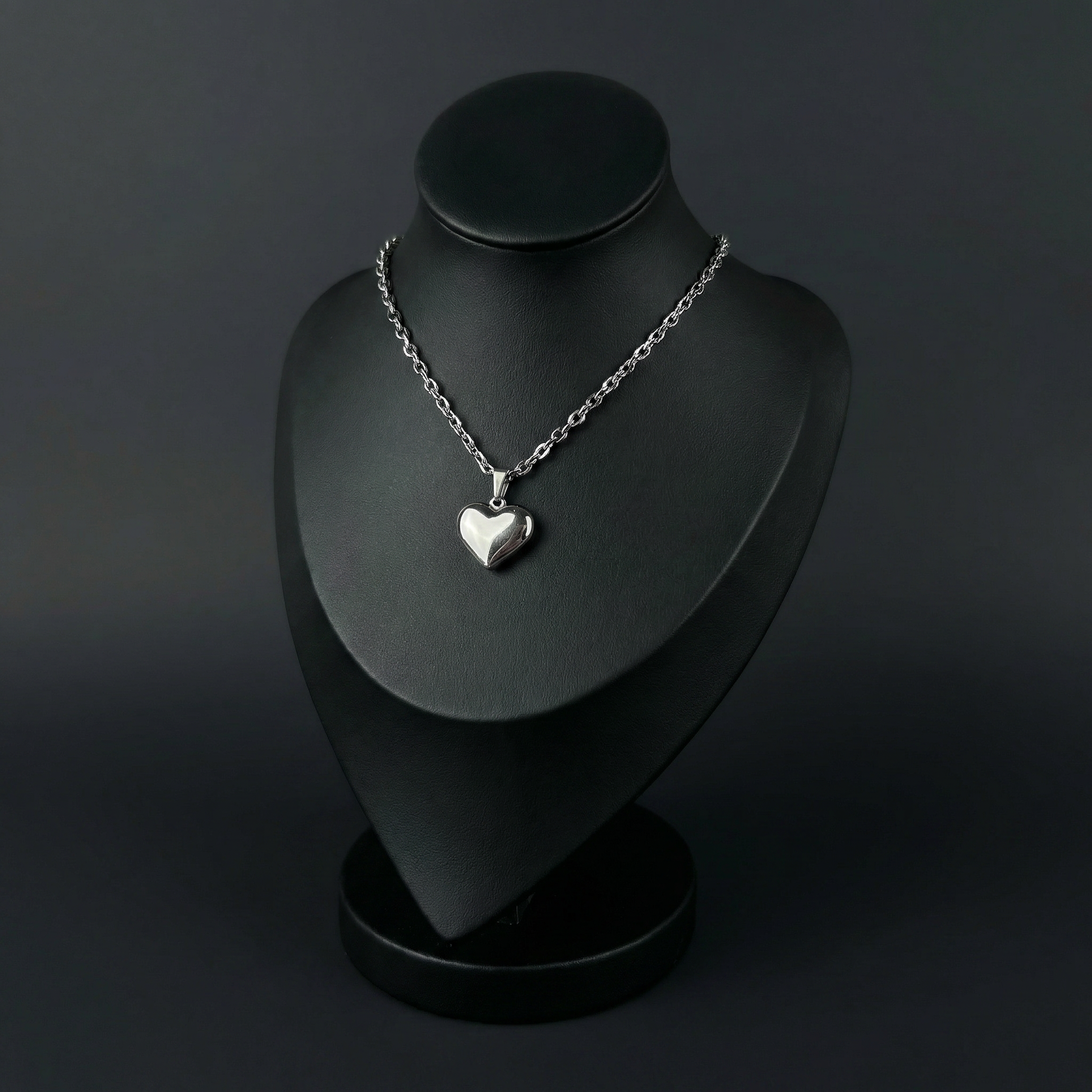 Puffy heart gothic necklace Baguette Magick