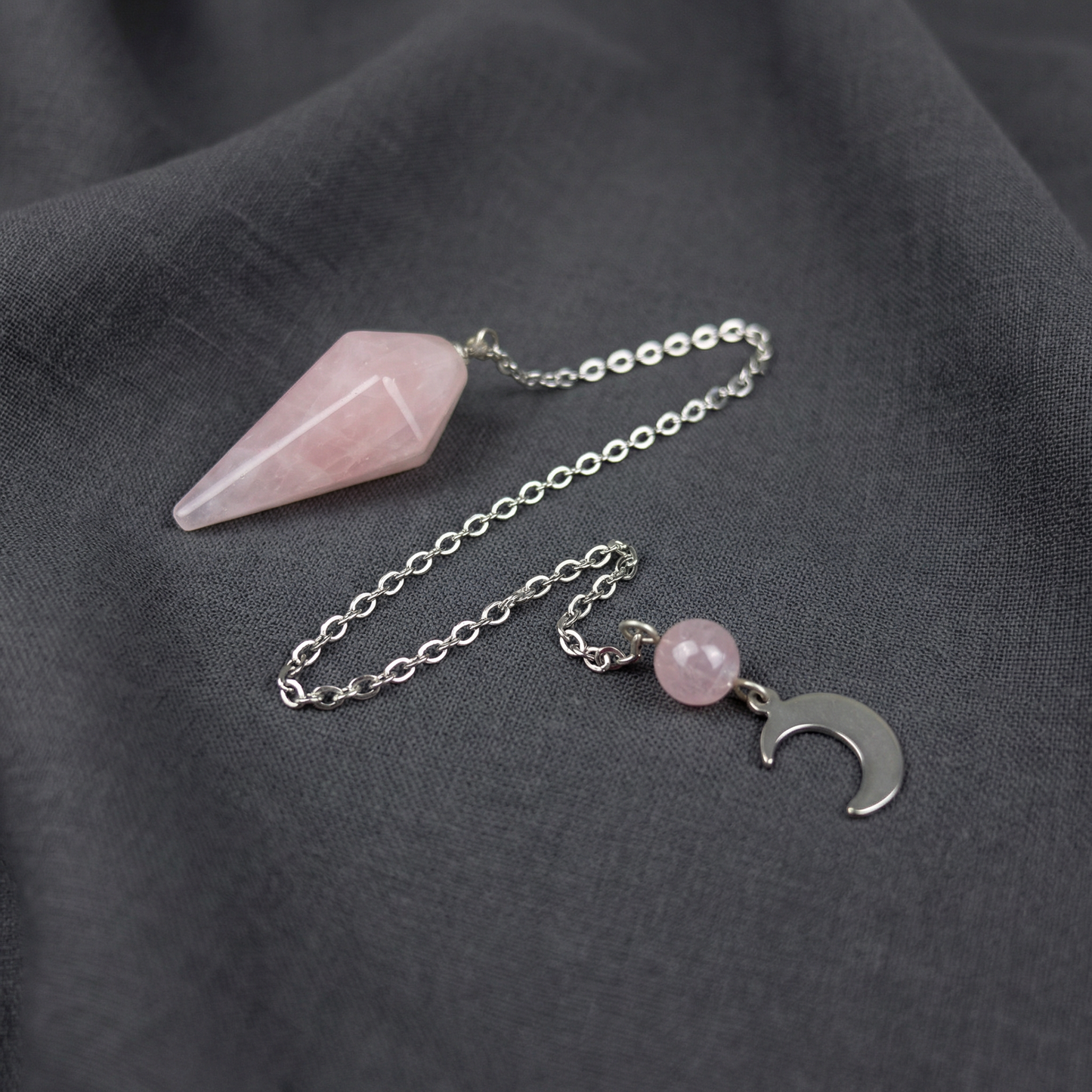 Pendule en quartz rose et croissant de lune