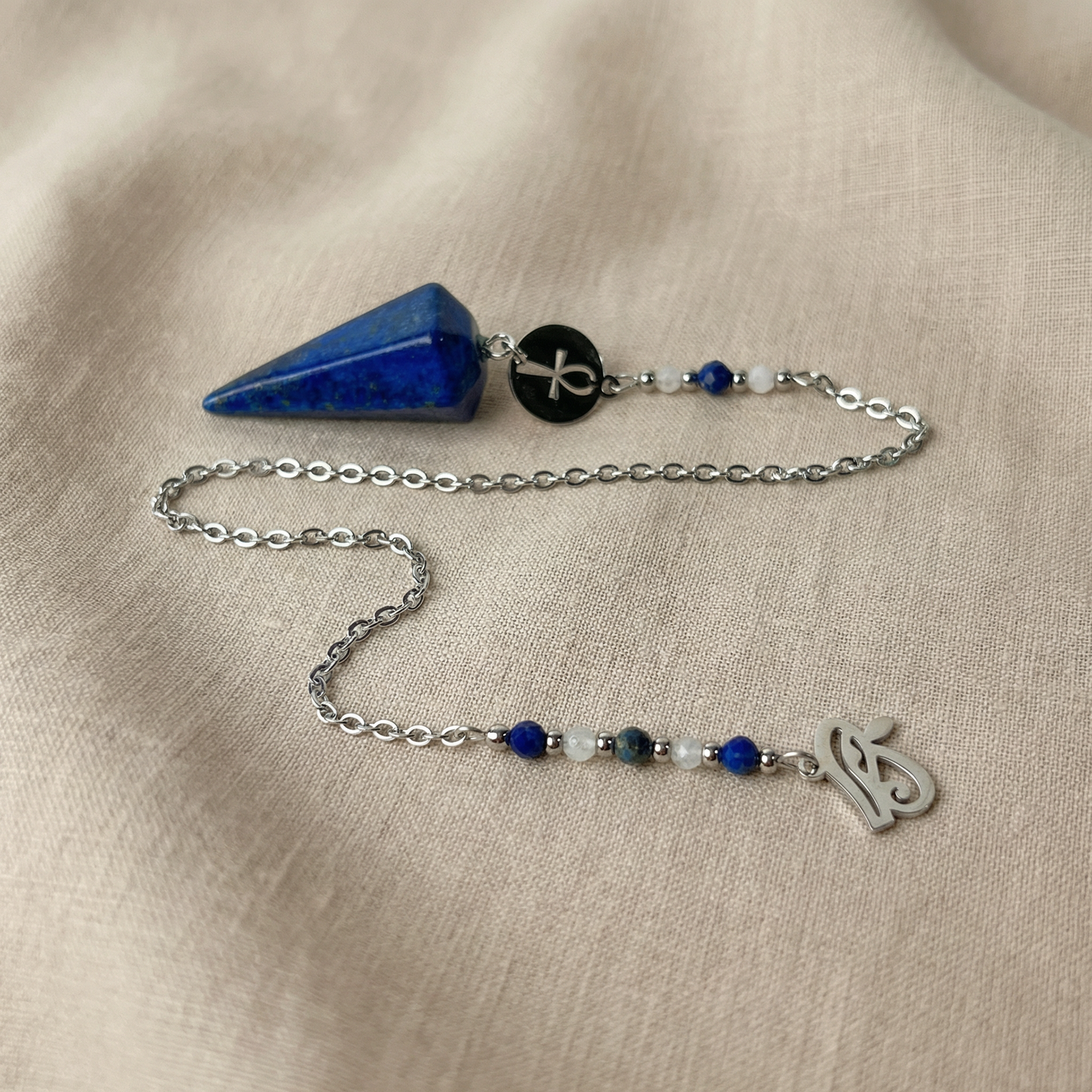 Pendule de radiesthésie avec lapis-lazuli, pierre de lune, œil d'Horus et Ankh