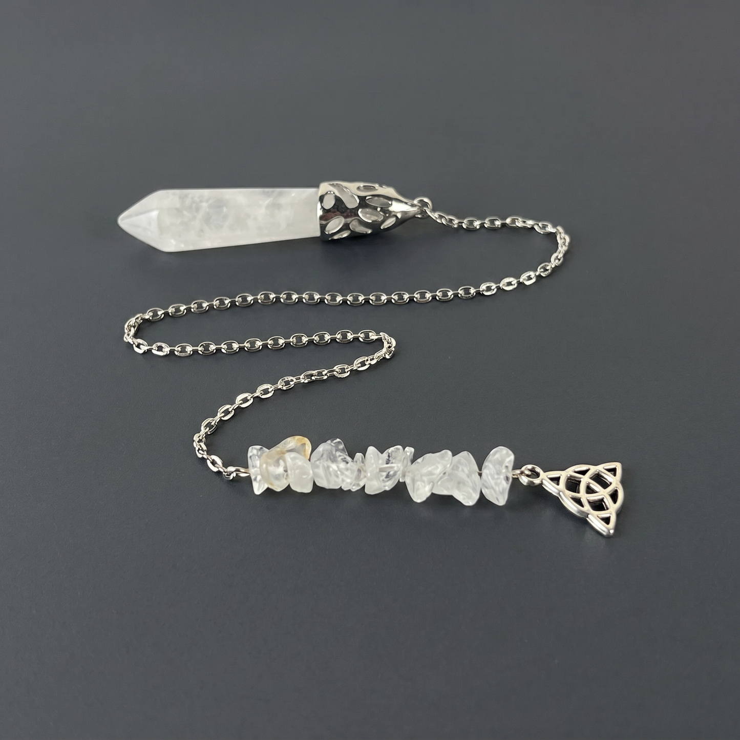 Pendule quartz clair et triquetra