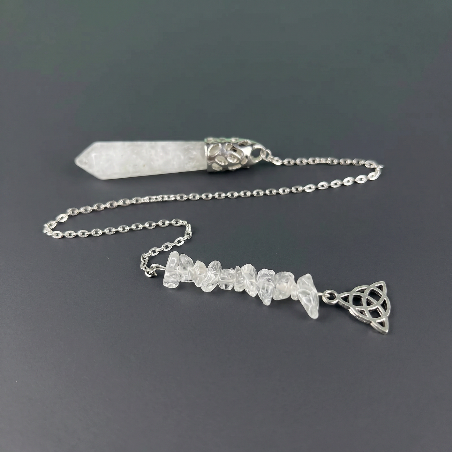 Pendule quartz clair et triquetra