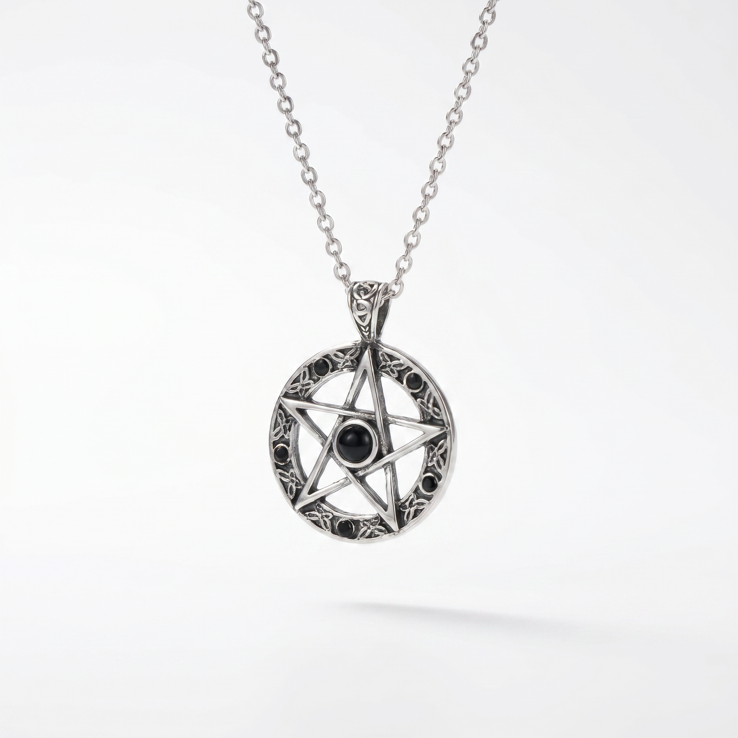 Collier de sorcellerie pentacle avec perles noires