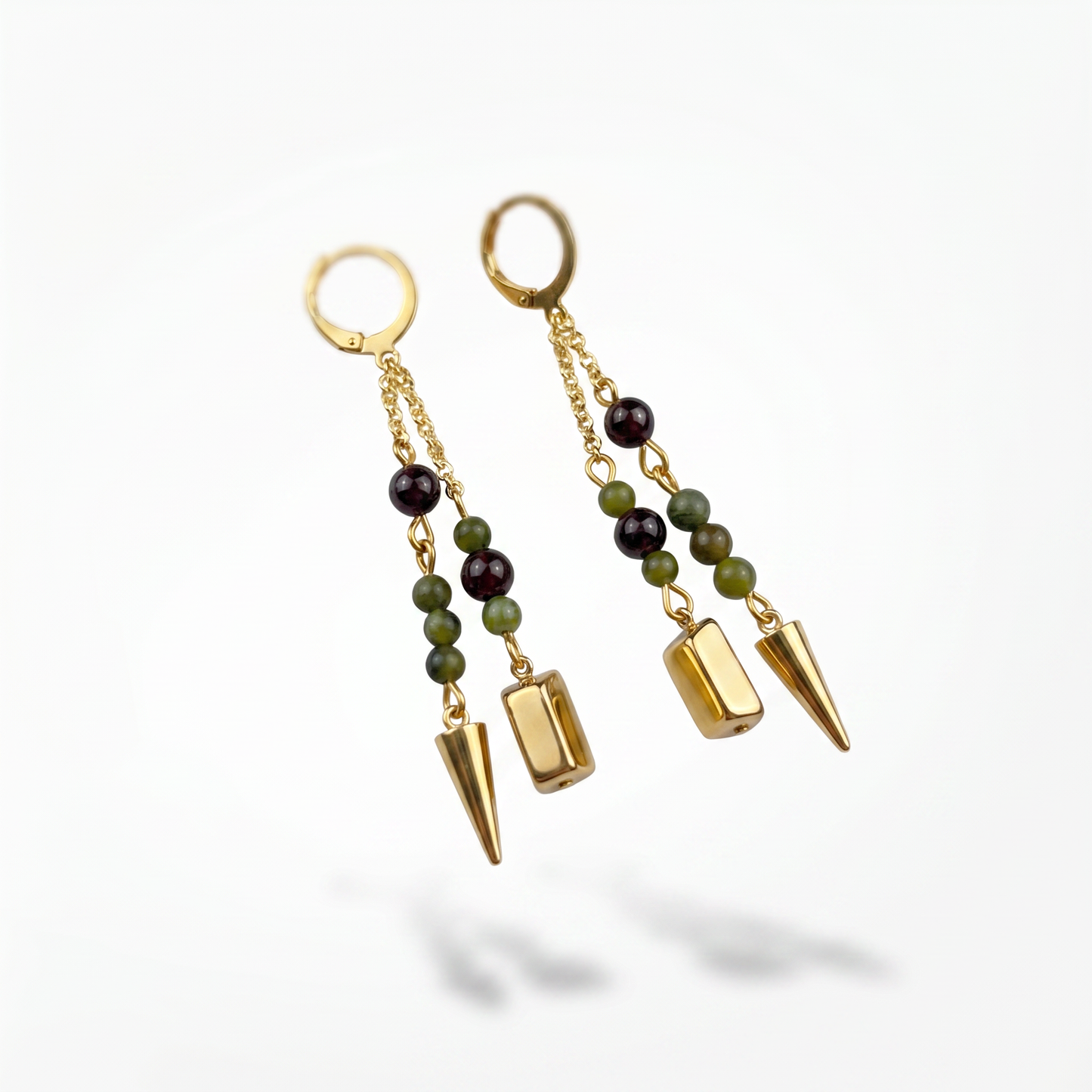 Boucles d'oreilles talisman de richesse en grenat et jade vert, lingot d'or et pointe, pour manifester l'abondance