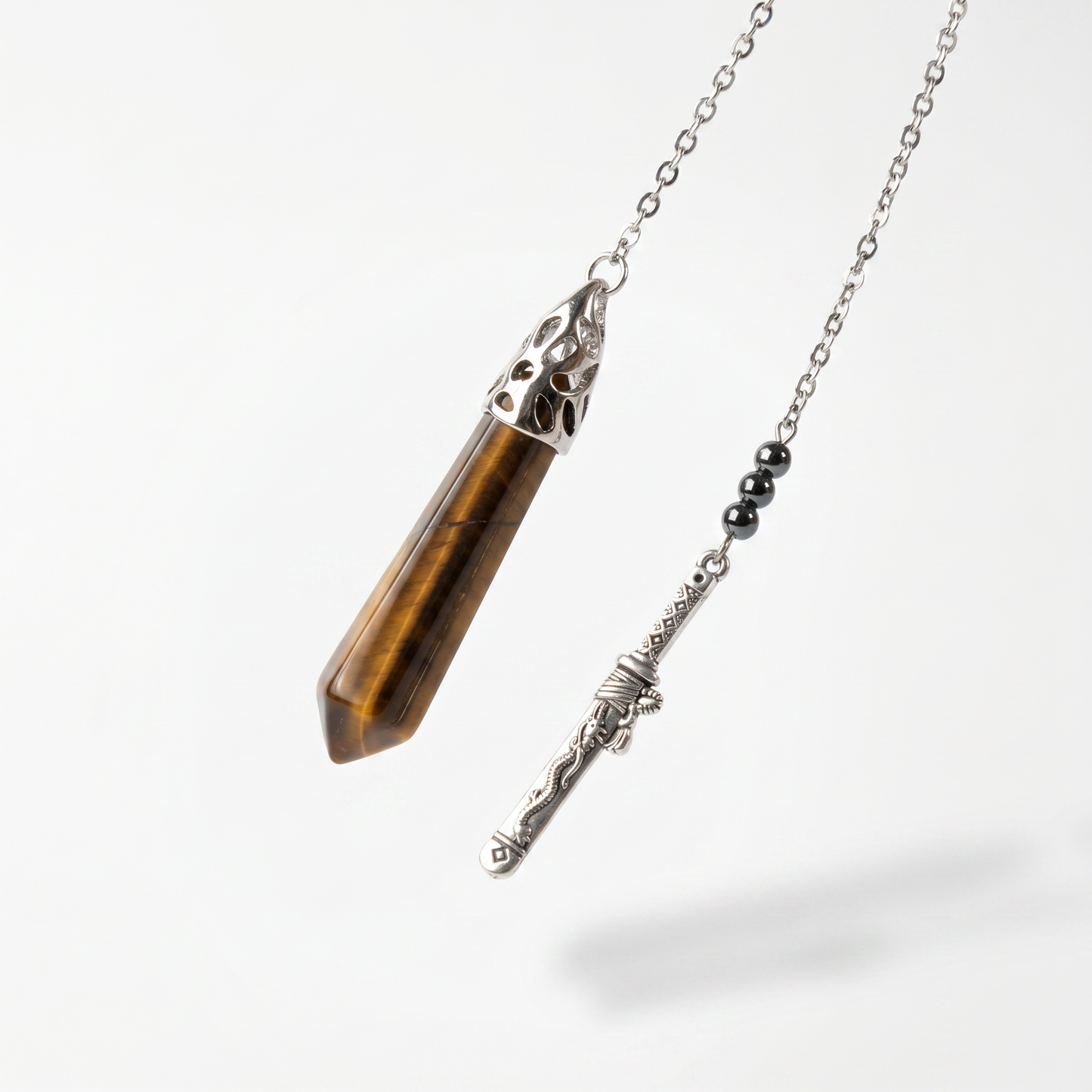 Pendule oeil de tigre, hématite et poignard tanto