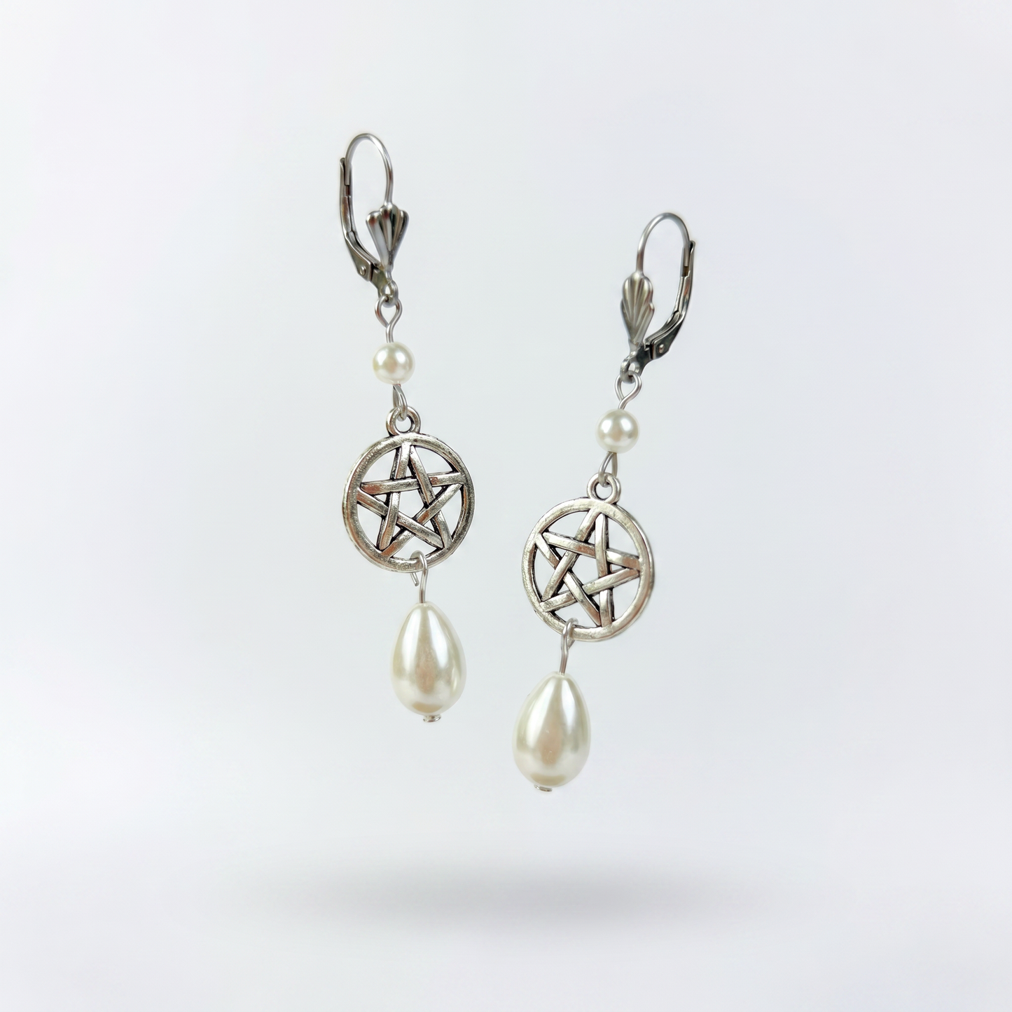 Boucles d’oreilles victoriennes édouardiennes en forme de pentacle et de perles en forme de larme