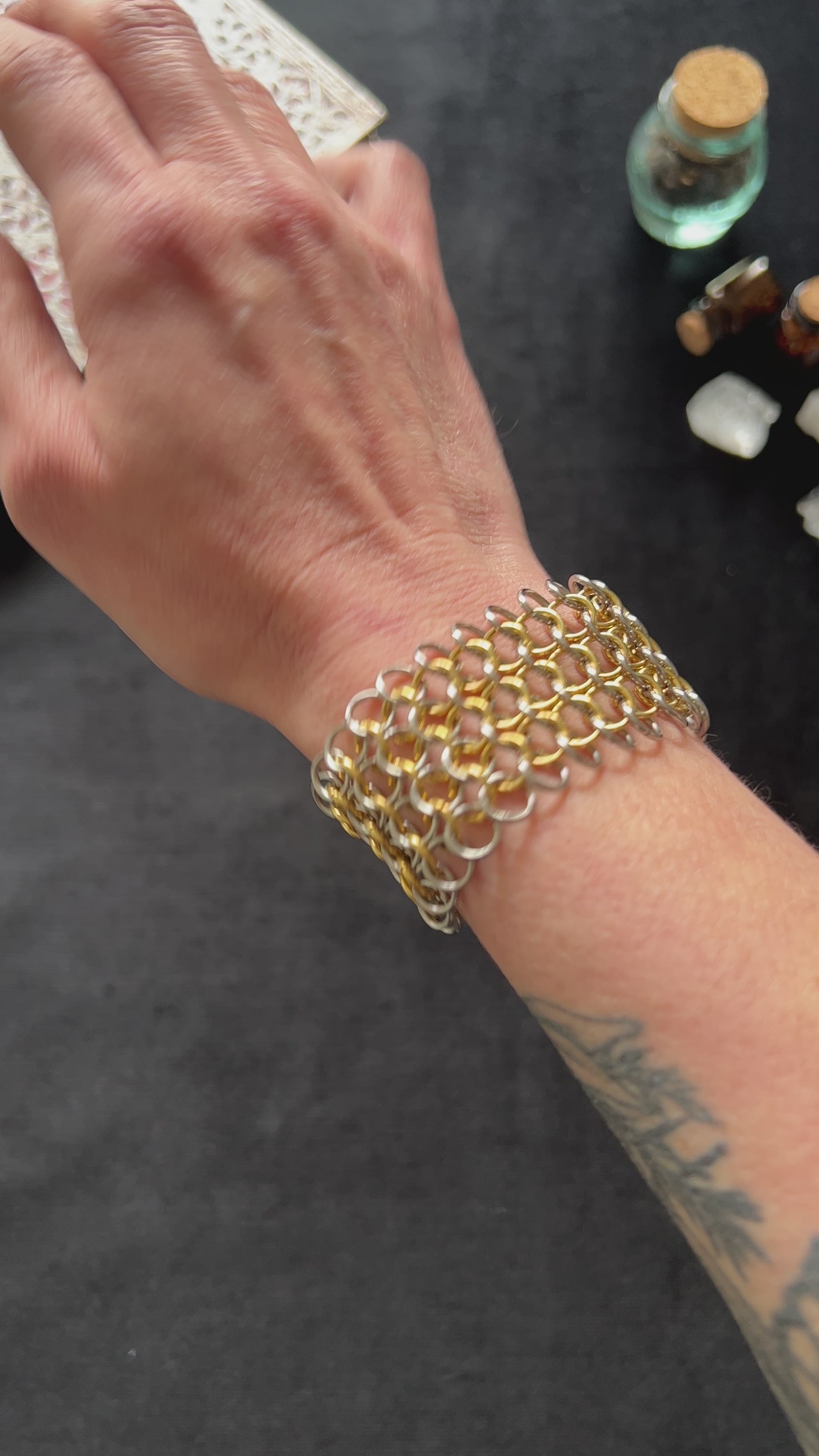 Chainmail bracelet made of stainless steel and 18k gold plated rings European 4 in 1 chainmaille cuff bracelet gothic jewelry
