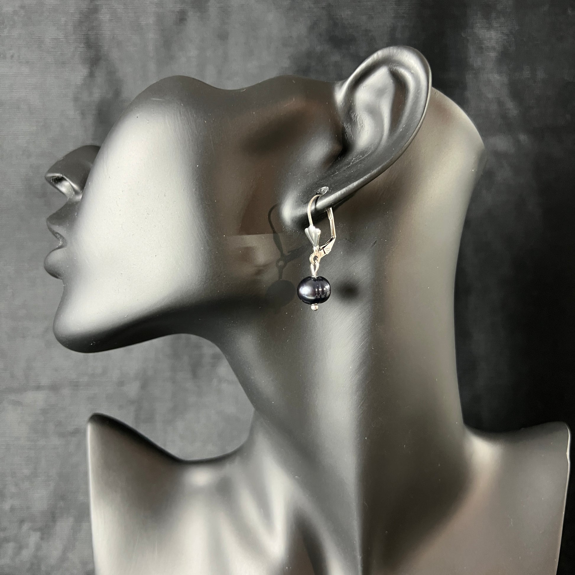 Victorian baroque black pearl earrings in stainless steel Baguette Magick