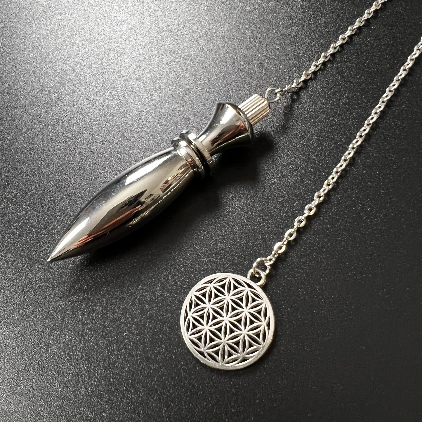 Metal Thot pendulum with a flower of life symbol The French Witch shop