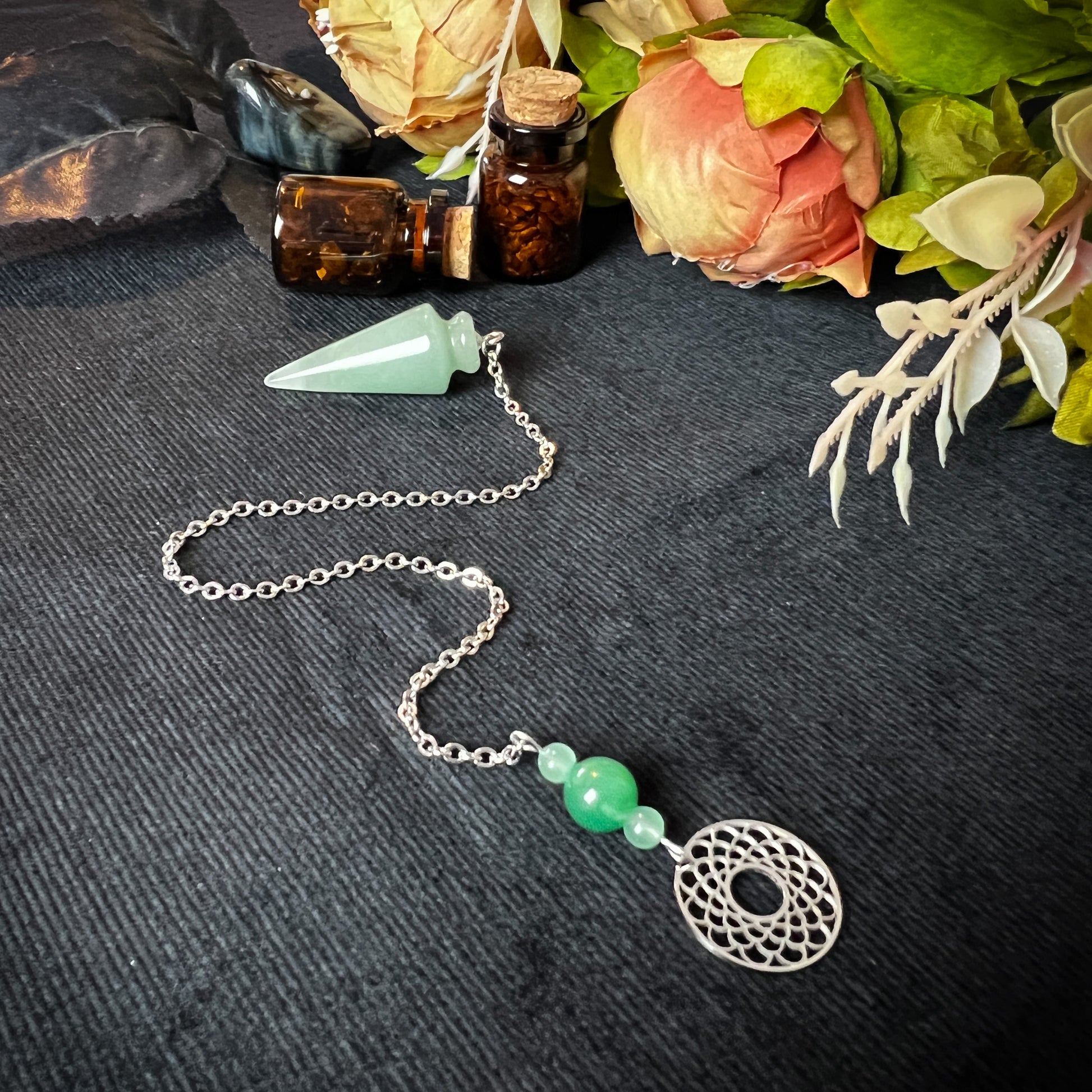 Aventurine and stainless steel pendulum with a geometric charm - The French Witch shop