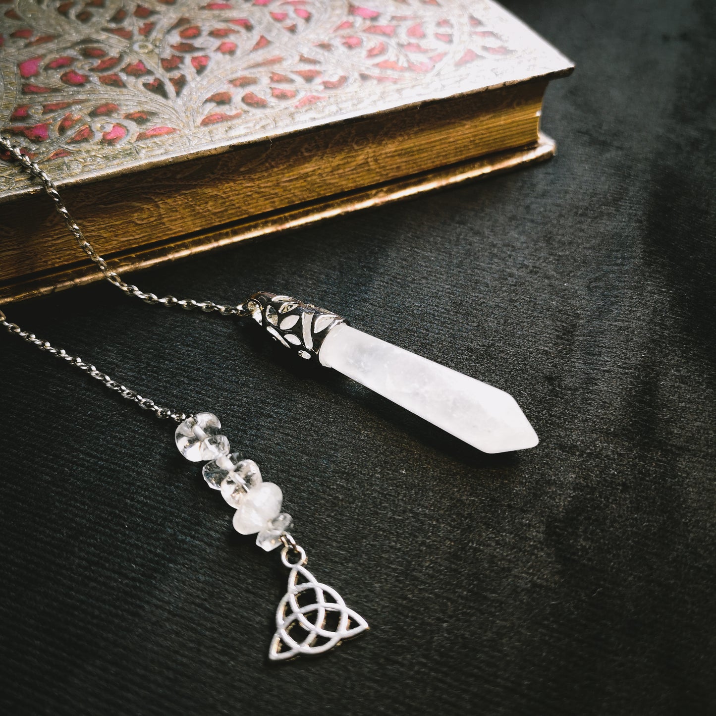Clear quartz and triquetra pendulum - The French Witch shop