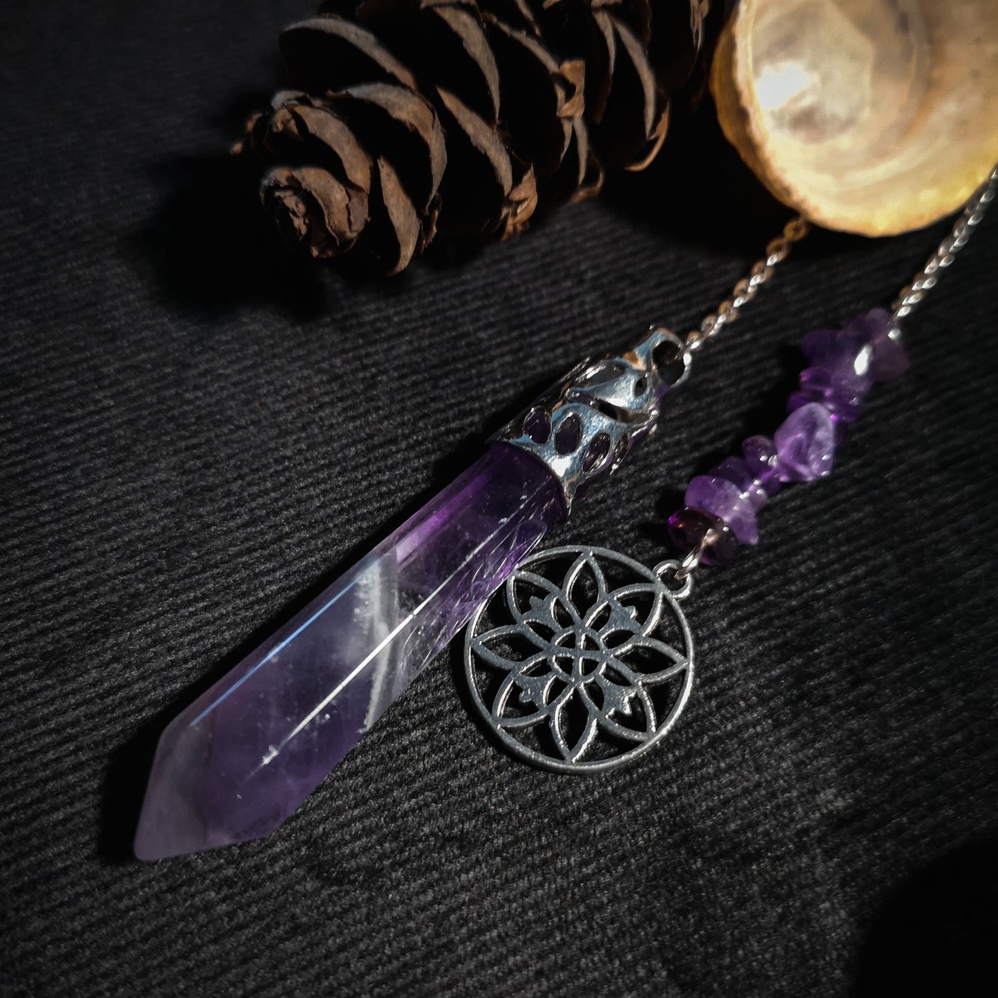 Amethyst and floral symbol pendulum - The French Witch shop