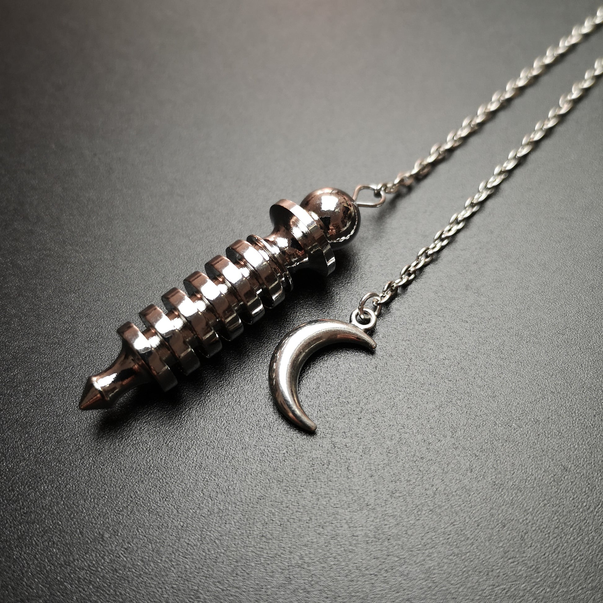 Egyptian Isis metal dowsing pendulum with a chamber and a Moon crescent - The French Witch shop