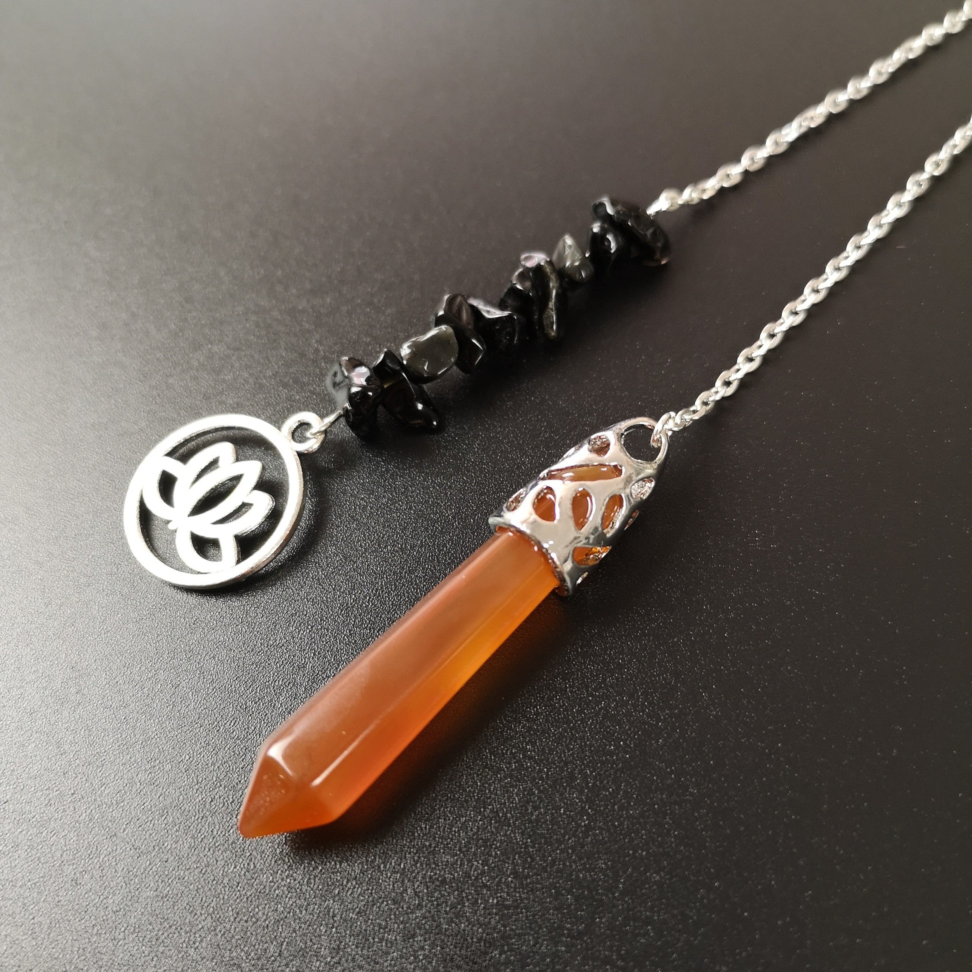Carnelian, obsidian and lotus dowsing pendulum - The French Witch shop