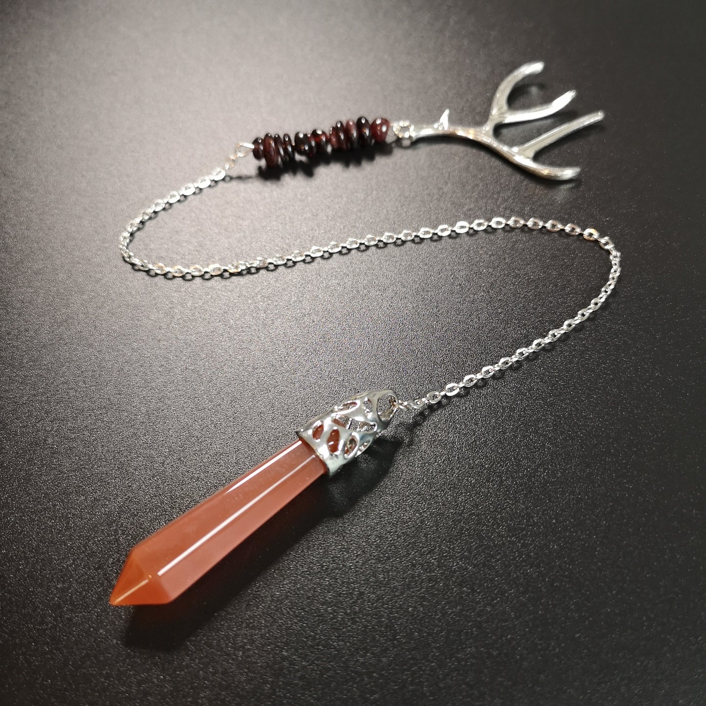 Carnelian, garnet and antler dowsing pendulum - The French Witch shop