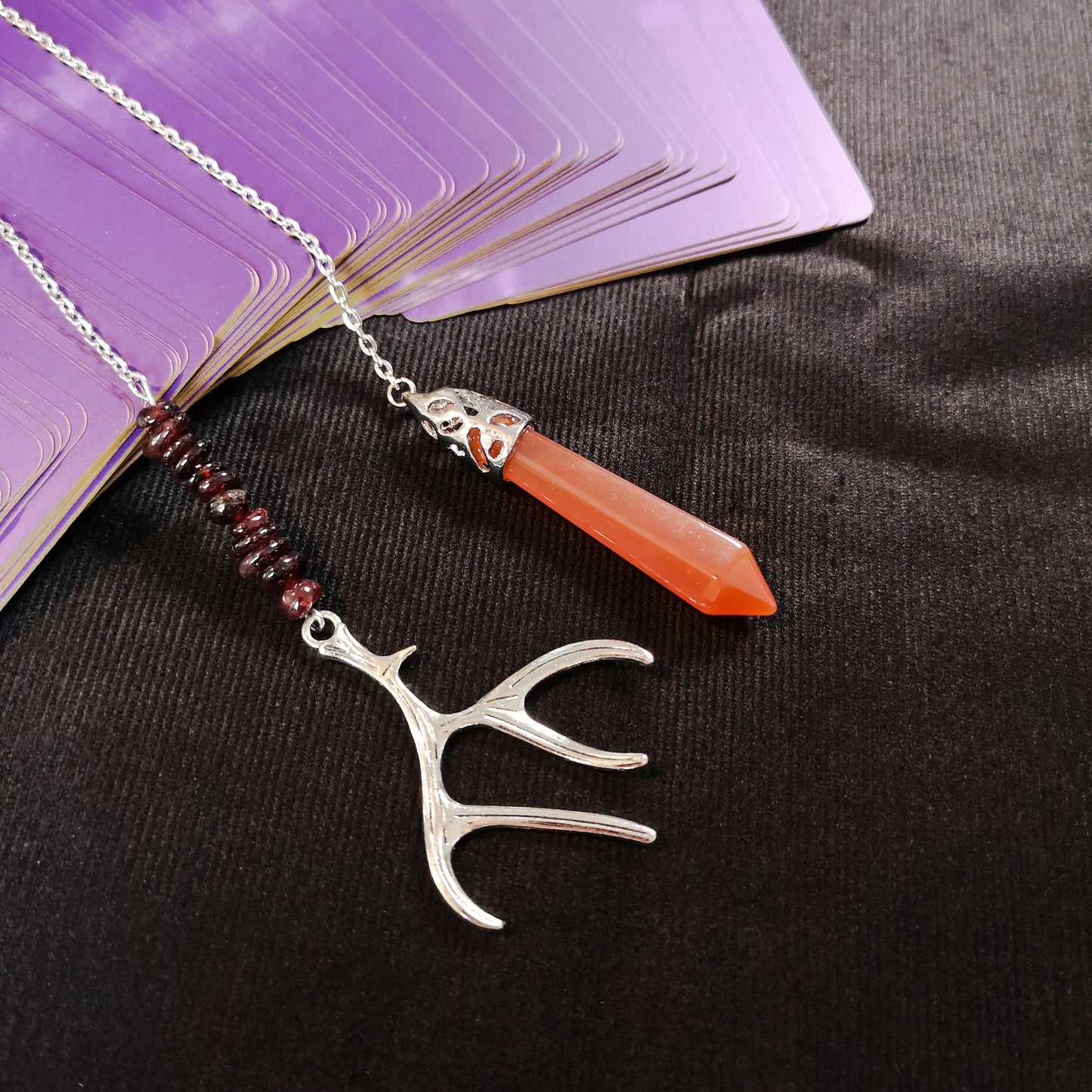 Carnelian, garnet and antler dowsing pendulum - The French Witch shop