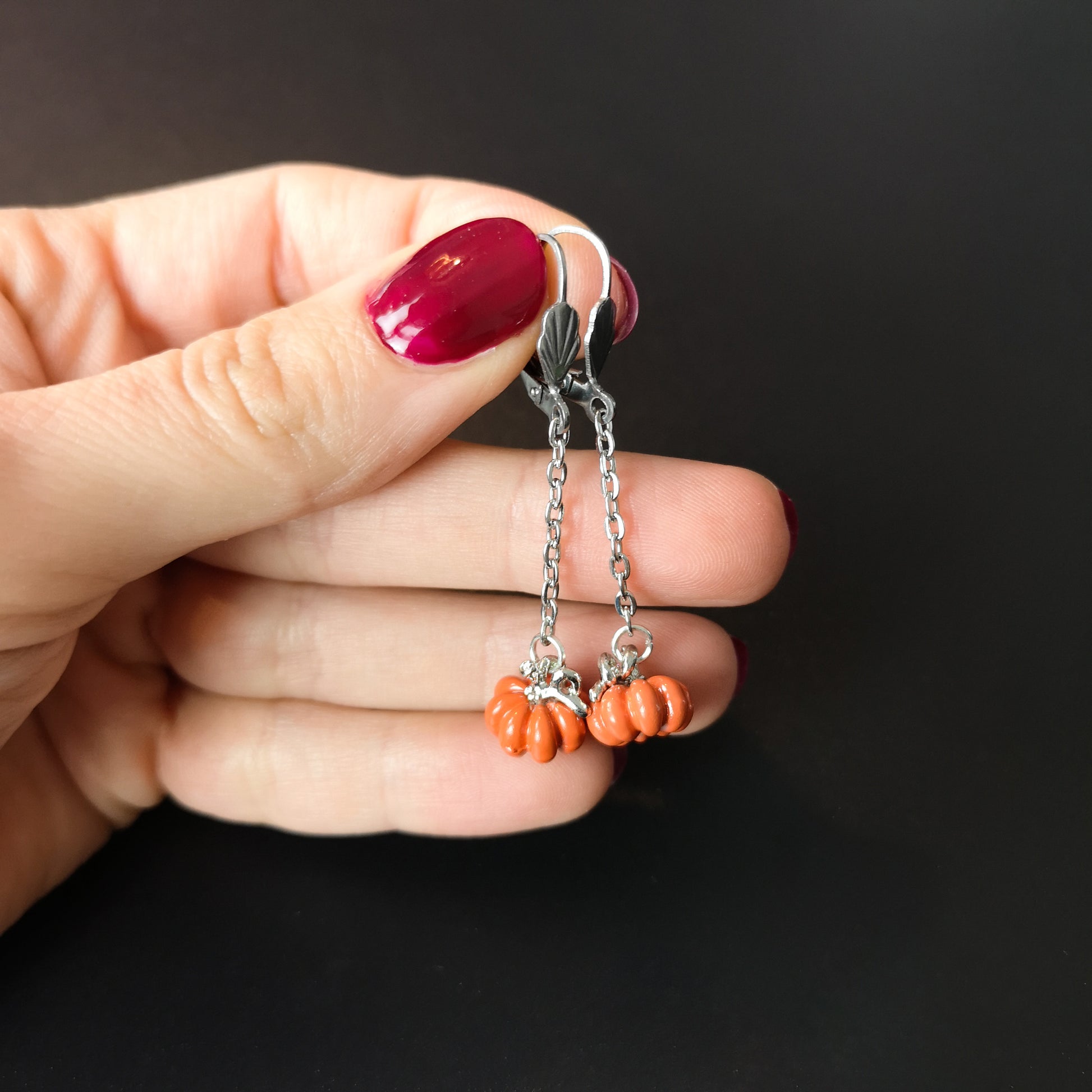 Adorable tiny pumpkins Halloween earrings - The French Witch shop