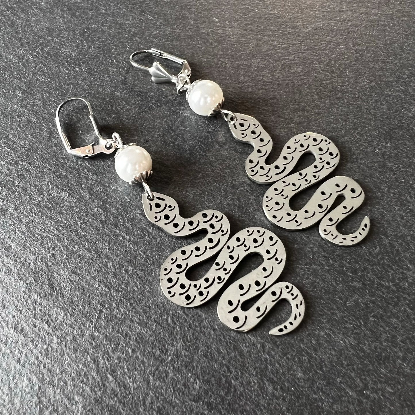 Snake and pearl stainless steel royalcore earrings Baguette Magick