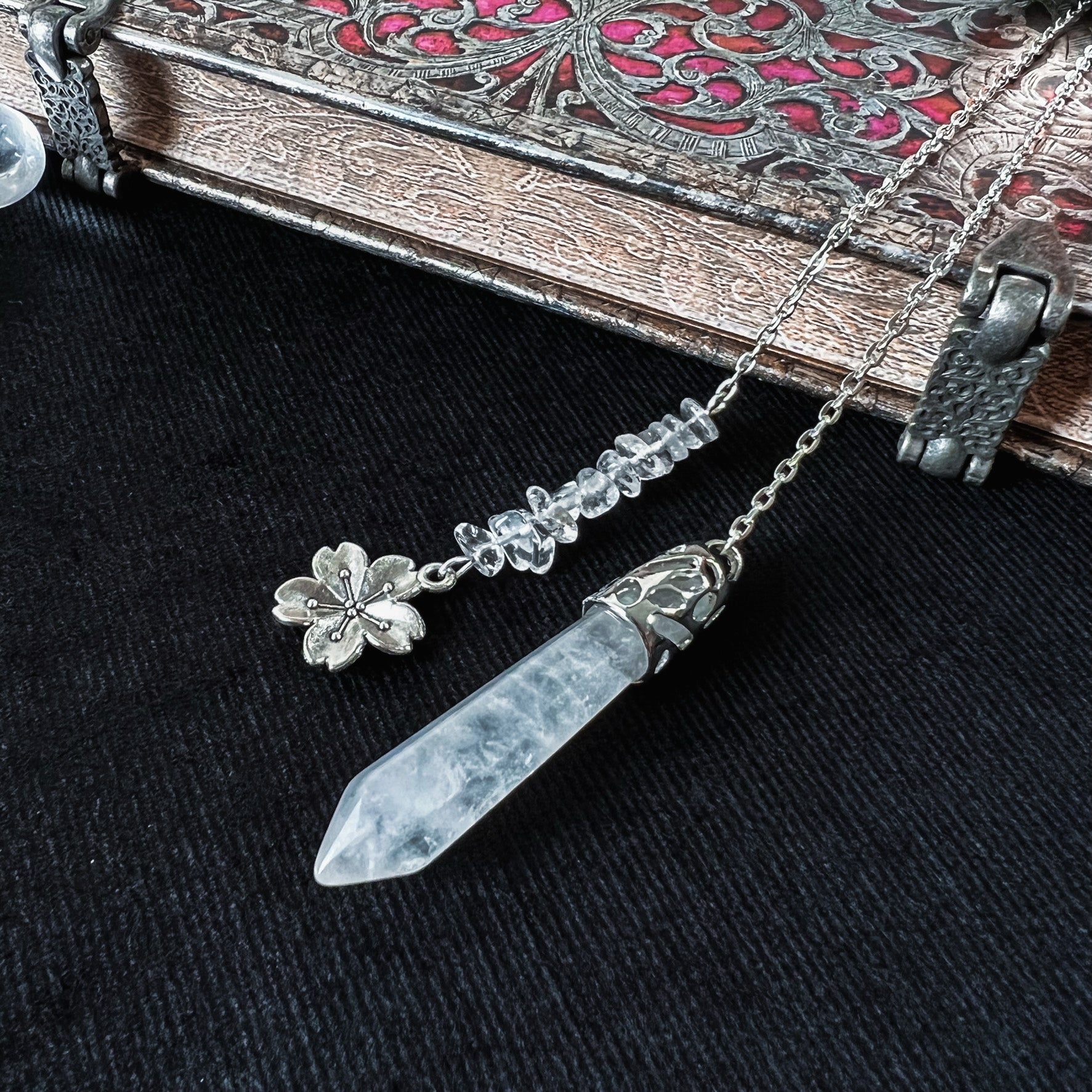 Clear quartz and flower divination pendulum - The French Witch shop
