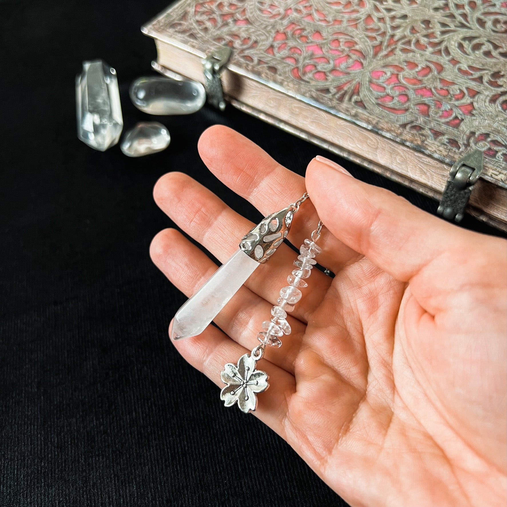 Clear quartz and flower divination pendulum Baguette Magick