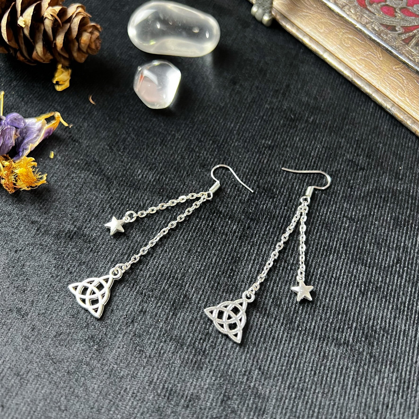 Trinity Celtic knot triquetra and stars earrings - The French Witch shop