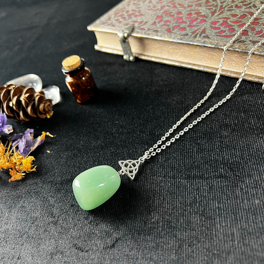 Triquetra Celtic knot and aventurine gemstone pagan necklace - The French Witch shop