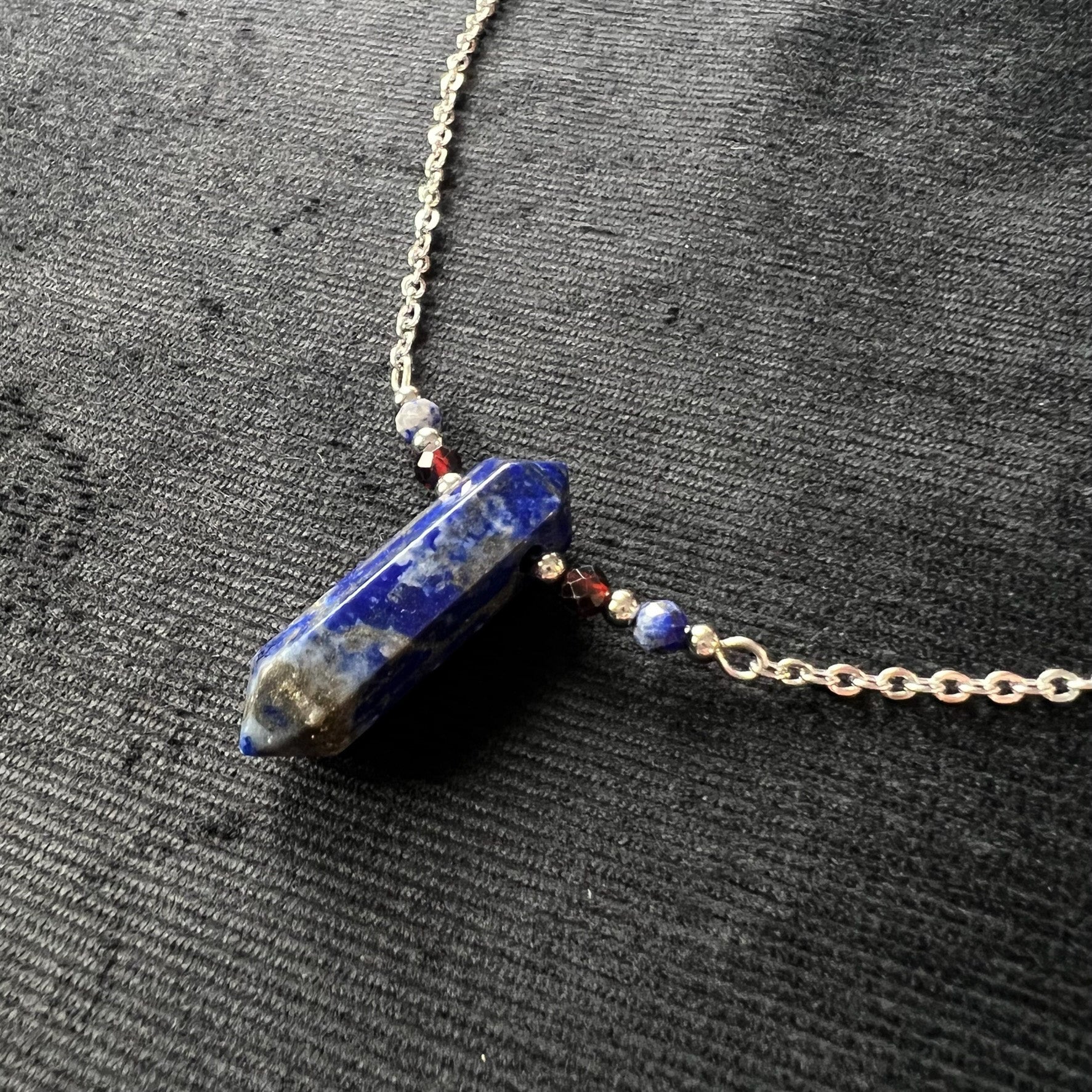 Lapis lazuli, garnet and stainless steel necklace with faceted beads Baguette Magick