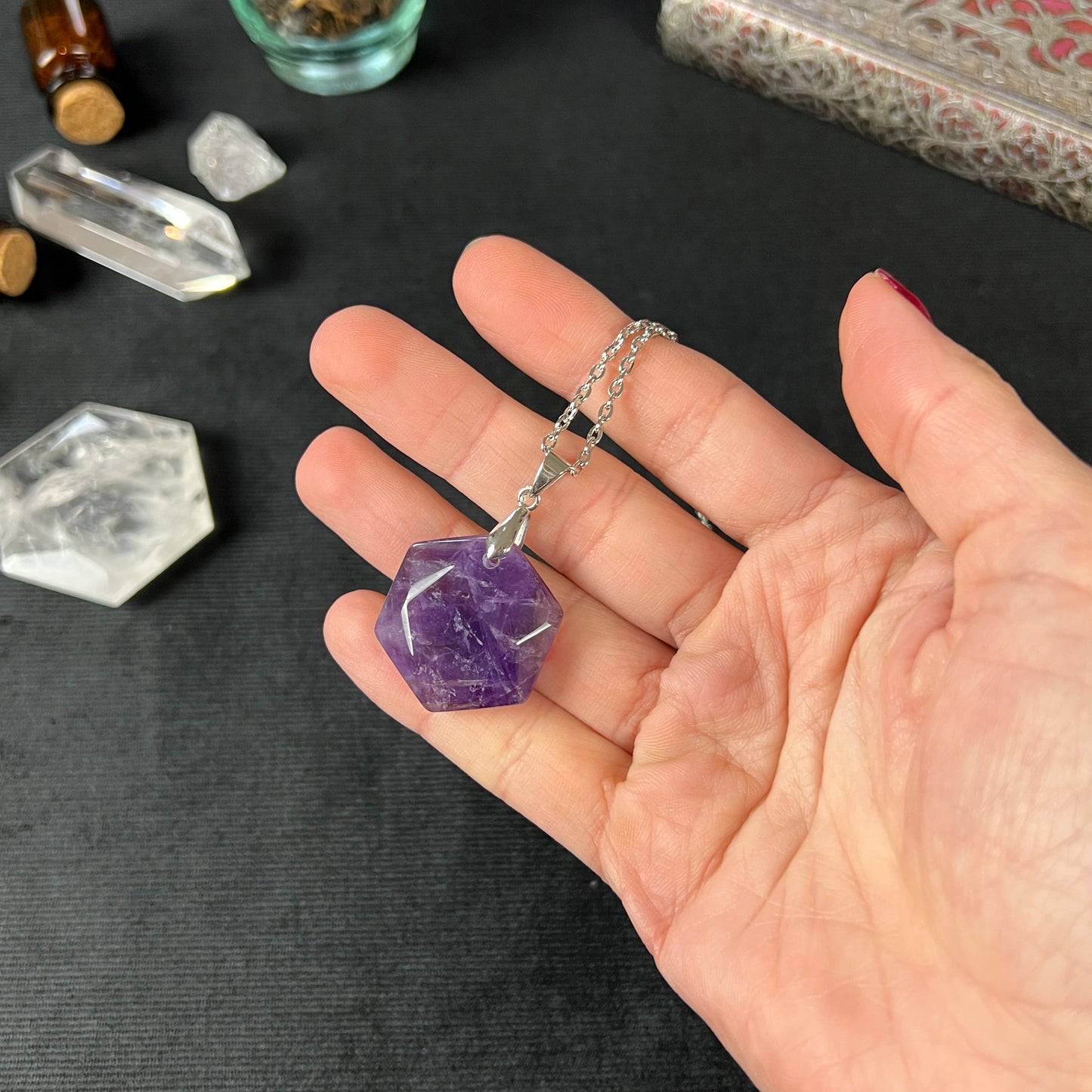 Gemstone hexagon necklace in lapis lazuli, rose quartz, quartz, amethyst or labradorite, crystal necklace with a crescent moon 