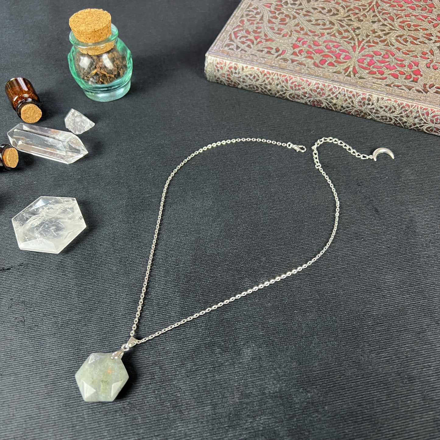 Gemstone hexagon necklace in lapis lazuli, rose quartz, quartz, amethyst or labradorite, crystal necklace with a crescent moon 
